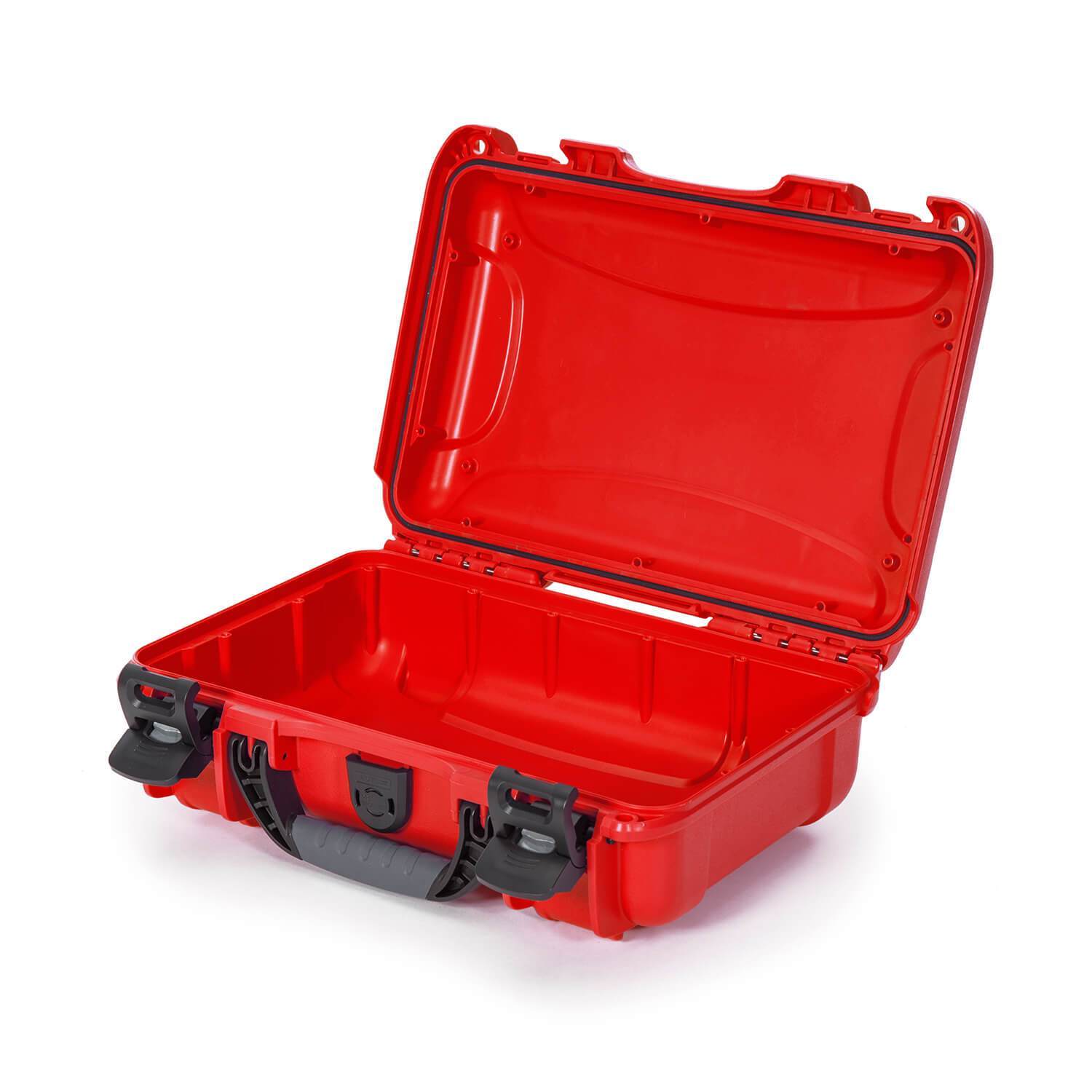 nanuk-909-red-open_45718437-62dd-4b7b-8f56-5a982b1a6569_1800x1800